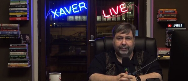 Pořad Xaver Live - studio a moderátor