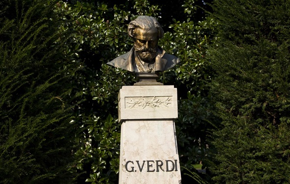 Pomník italského skladatele Giuseppe Verdiho