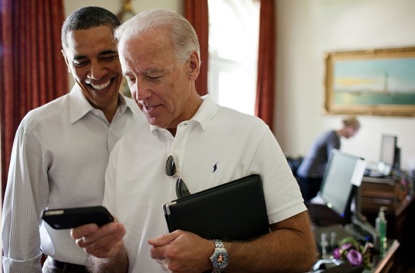 Vyzyvatel Donalda Trumpa - Joe Biden. Na fotografii s prezidentem Barackem Obamou.