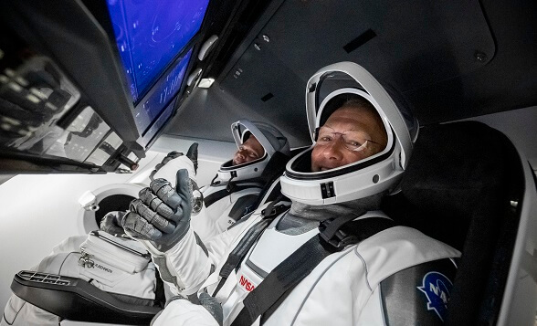 Mise SpaceX Crew Dragon: Doprava astronautů na mezinárodní vesmírnou stanici (ISS)