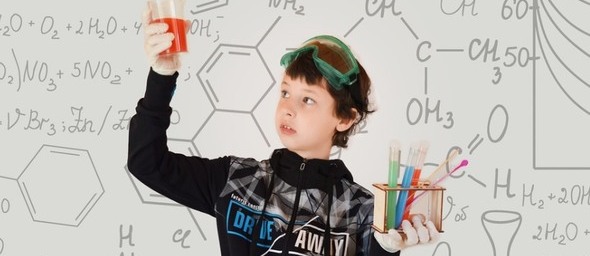 Malý chemik pro děti –Trefl – experimentální hra, škola hrou