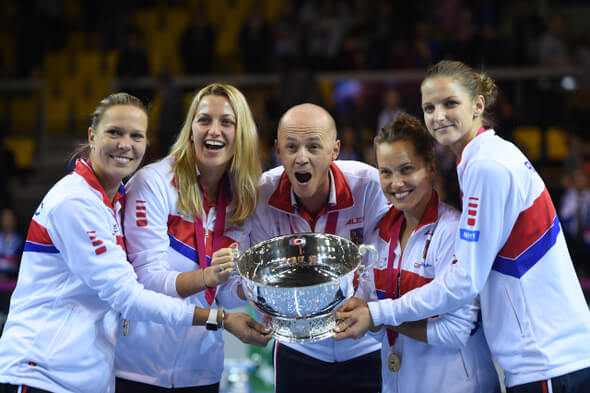 Tenis FED Cup vítězný český tým s trofejí - Zdroj ČTK, ABACA, Dubreuil Corinne, ABACA