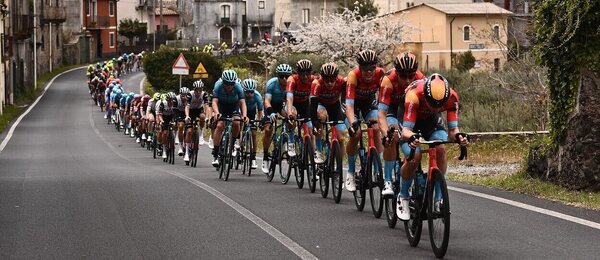 Cyklistika, UCI World Tour, závodníci během etapy Giro d'Italia