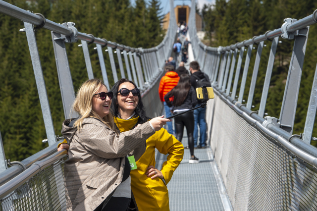 Nejdelší visutý most na světě - Sky Bridge 721