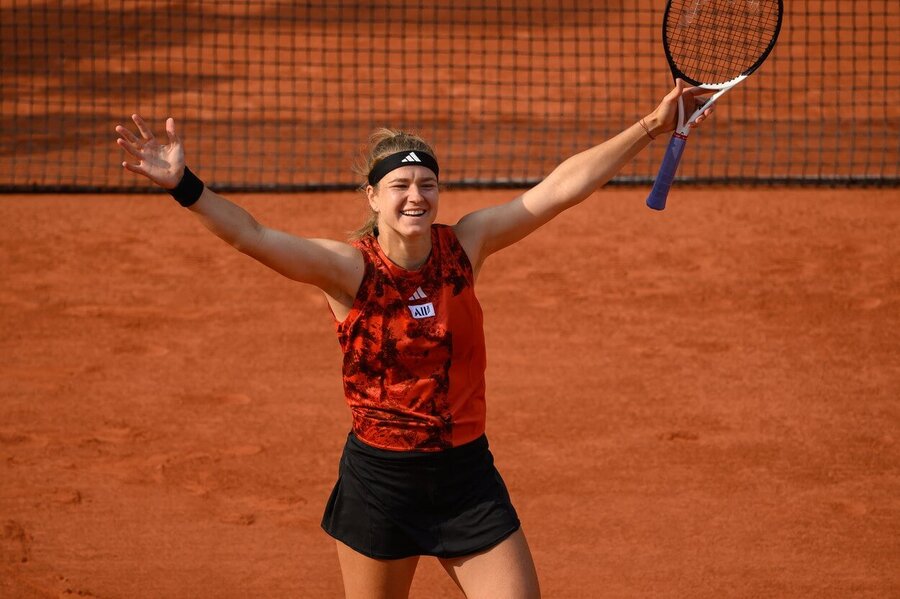Karolína Muchová se raduje z postupu do finále French Open - Roland Garros v Paříži