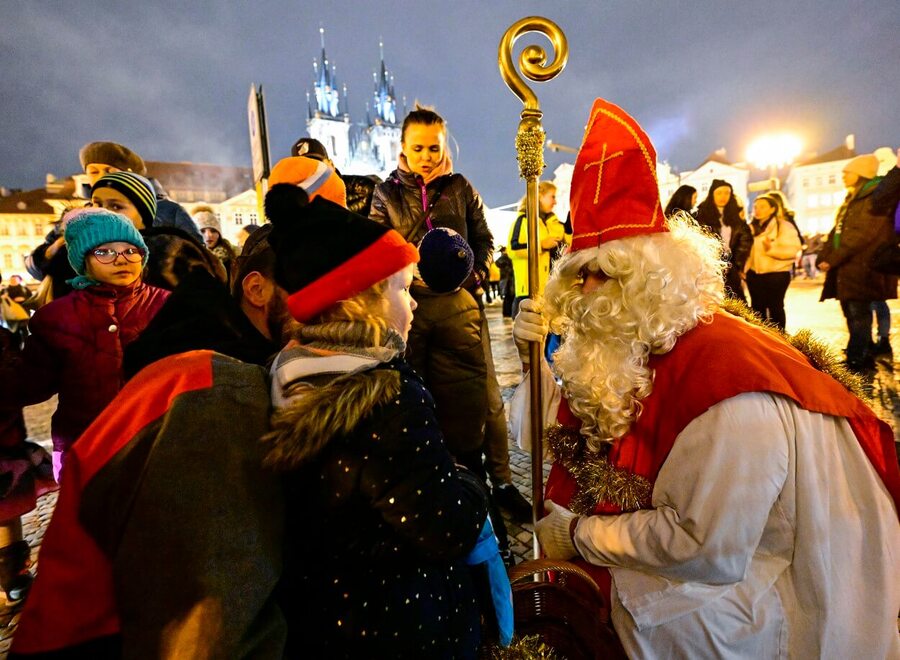 Mikuláš s dítětem