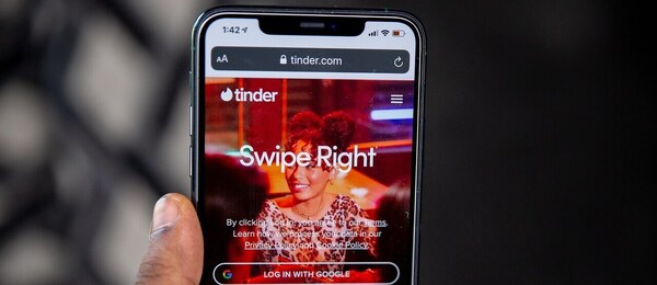 Tinder aplikace v telefonu