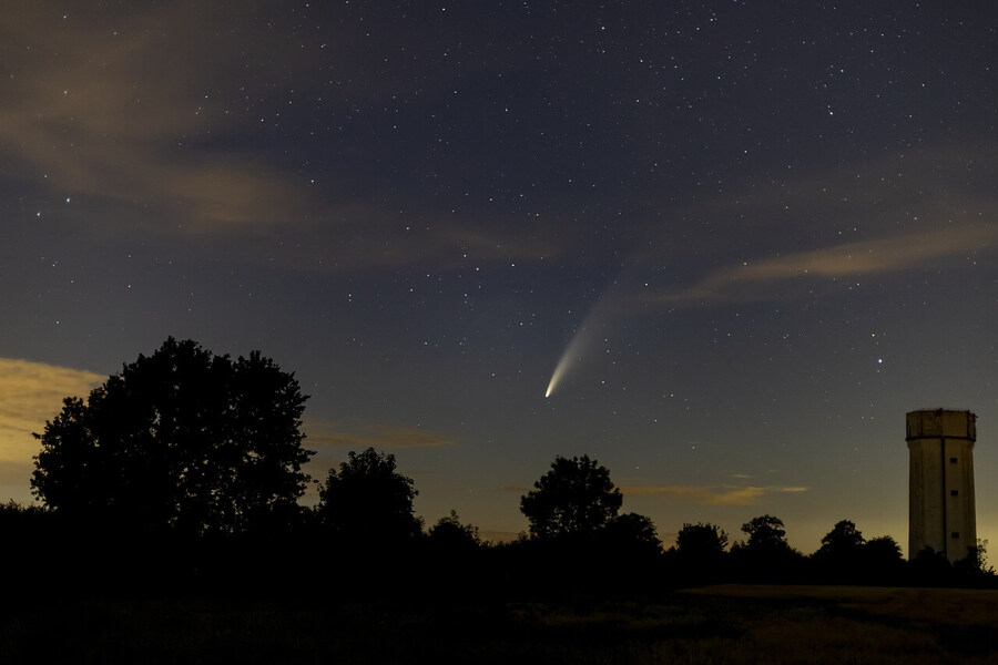 Průlet komety 12P/Pons-Brooks uvidíte i bez dalekohledu