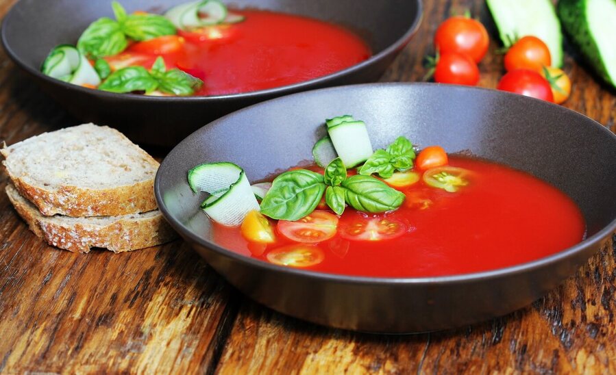 Připravte si španělskou studenou polévku gazpacho